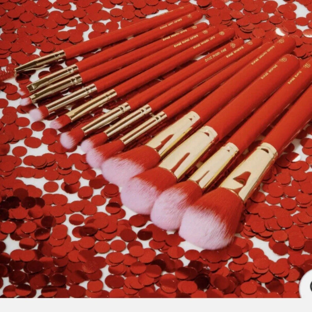 BH Cosmetics ~ 12PC Miss Claus Fa La La Fierce Makeup Brush Set + Pouch ~ BNIB